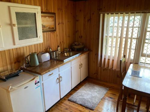 Bed & Breakfast Holed Up At The Bank