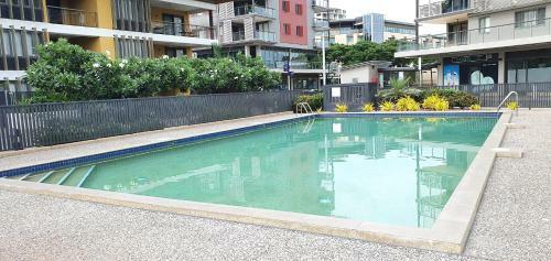 Darwin Waterfront Quayside Sunset Apartment - Champagne Stays Darwin