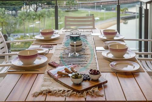 Zen Peninsula - Darwin's Prestigious Waterfront Retreat