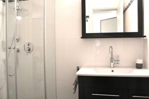 Apartamento Stylish 3br In Sirkin By Holyguest