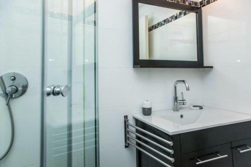 Apartamento Stylish 3br In Sirkin By Holyguest