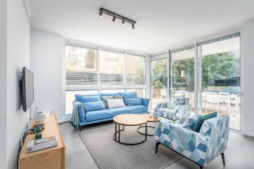 Amazing Apartment With Private Pool And Parking