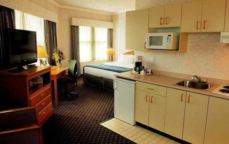 Best Western Plus Carlton Plaza Hotel
