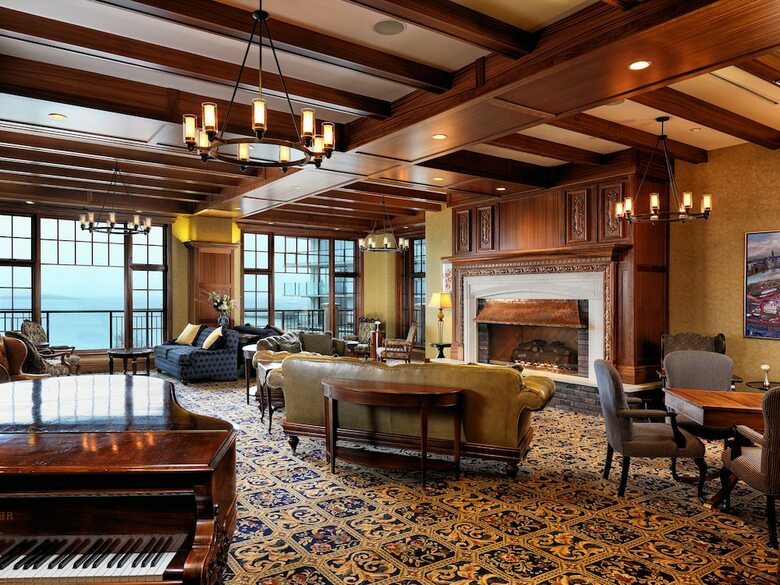 Oak Bay Beach Hotel - Sea View
