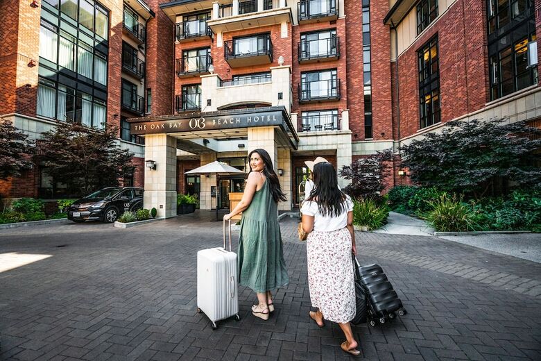 Oak Bay Beach Hotel - Sea View