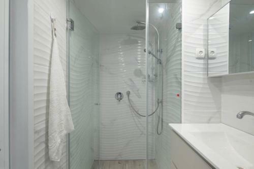 Apartamento Luxury Sea View 2br + Balcony & Pool - Berrystays