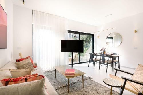 Luxury & Quiet Apartment Near Gordon Beach