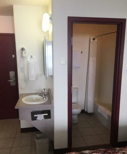 Hotel Almada Inn