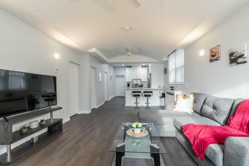 Apartamento Bright & Spacious 2br Apt With Netflix, Near Dt Hamilton!