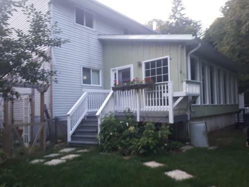 Villa Secluded Charming Cottage 2 Minutes From Lake