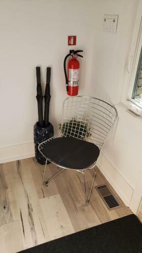 The Green Space - 2br Mcm Inspired Apartment