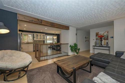 Villa Cheerful 5-bedroom Bungalow With Pool