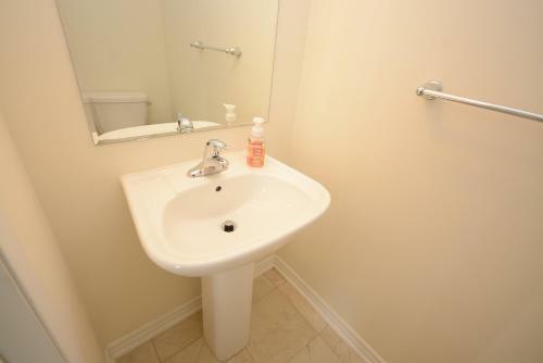 Townhome Collection By Royal Stays - Milton On