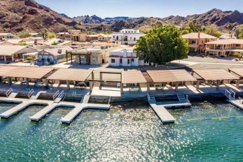 Spacious Parker Home With On-site River Access!