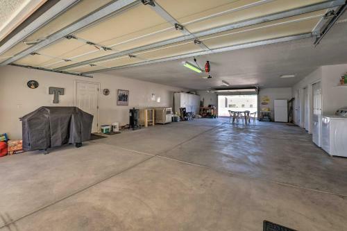 Spacious Parker Home With On-site River Access!
