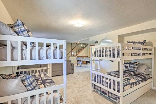 Central Pine Hideaway - Family Friendly!