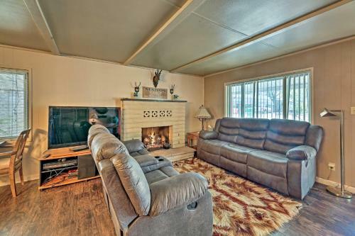Updated Payson Retreat With Patio, Grill And Yard!