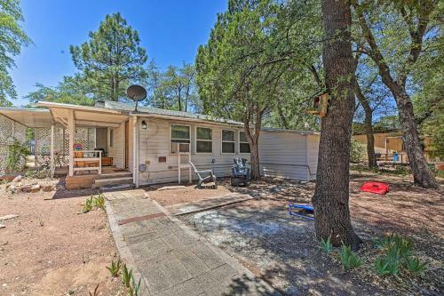 Updated Payson Retreat With Patio, Grill And Yard!