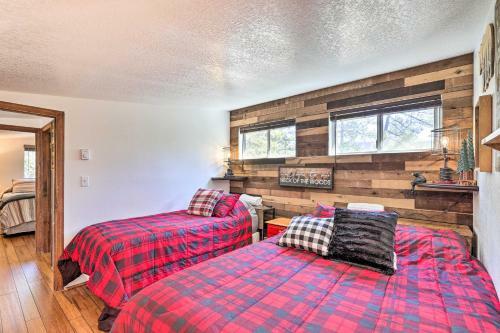 Cozy Pine Cabin With Fire Pit, Deck And Grill!