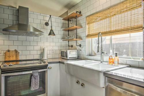 Glendale Lakefront Home With Patio And Gas Grill!
