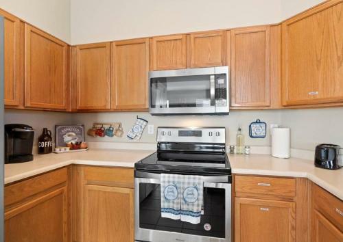 Cozy Hidden Gem - 3br With Den & Private Backyard