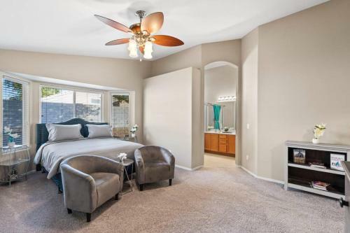 Cozy Hidden Gem - 3br With Den & Private Backyard