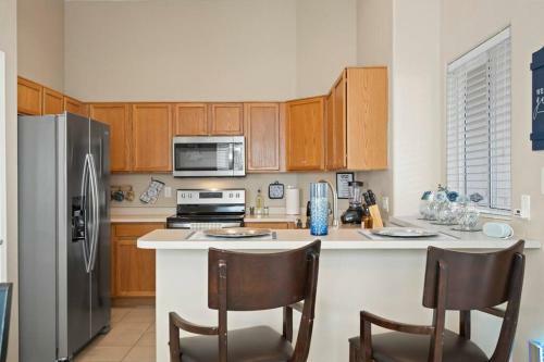Cozy Hidden Gem - 3br With Den & Private Backyard
