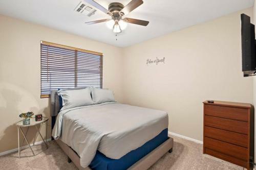 Cozy Hidden Gem - 3br With Den & Private Backyard