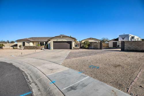 Private Desert Oasis With Pool 5mi To Peoria Complex!