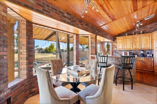 Upscale Phoenix Oasis With Small Private Pool And Spa!