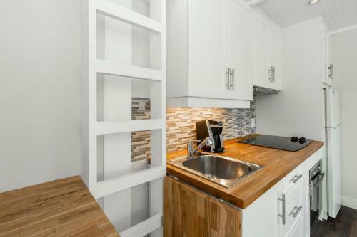 One Minute Walk From Mont-tremblant Village