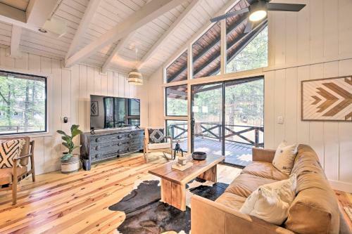 Boho Chic Cabin With Fire Pit, 1 Mi To Lakes