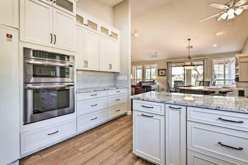 Sun-lit Casa In 55 And Community With Bbq And Patio!