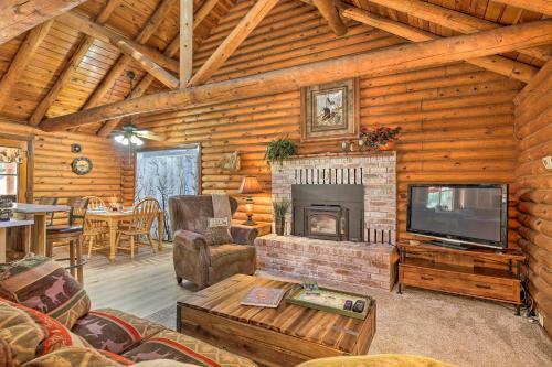 Pet-friendly Show Low Cabin With Forest Views!
