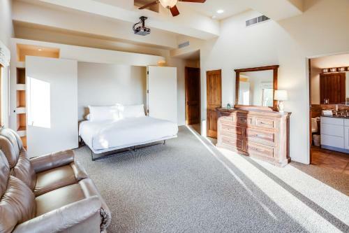 Dove Mountain Estate