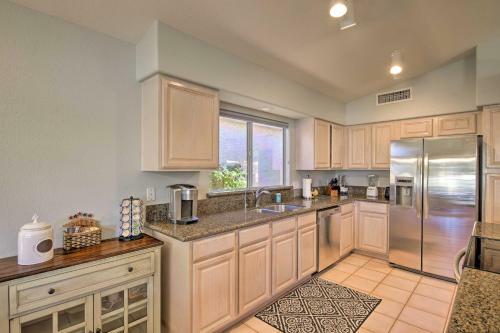 Surprise Retreat With Lake Views And Golf Course!