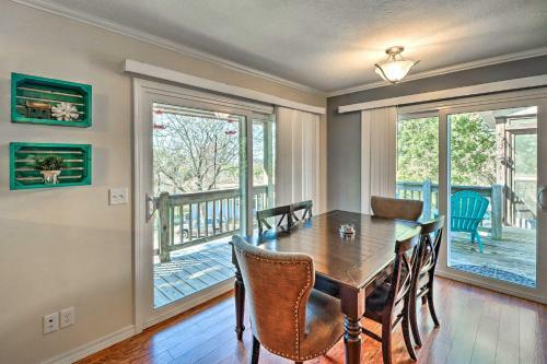 Family-friendly Lakeview Home With Private Yard