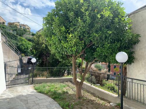 Casa Vista Mare Con Giardino