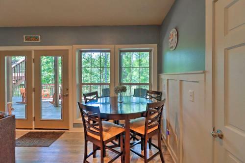 Lakefront Family Escape With Fire Pit And 2 Decks!