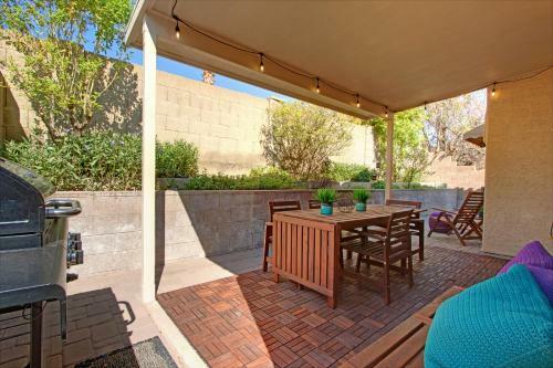 Dennis - Centrally Located 3br With Game Room