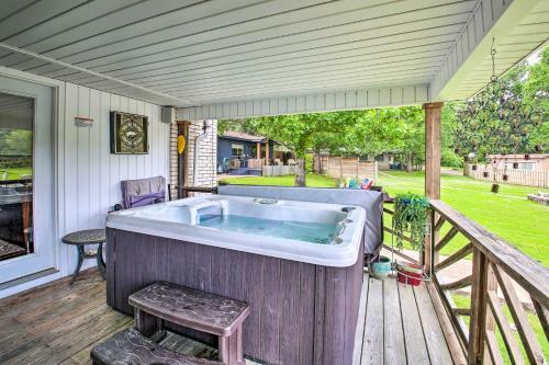 Waterfront Home With Dock 6 Mi To Hot Springs!