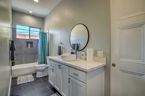 Modern Home With Private Hot Tub In Central Location