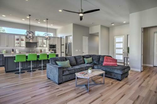 Modern Home With Private Hot Tub In Central Location