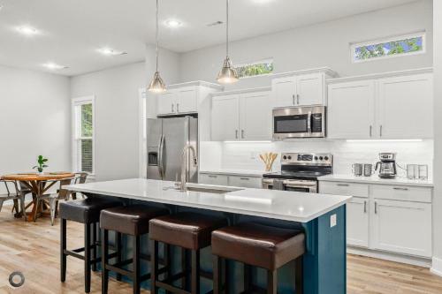 Bright Amp Modern Family Retreat 5 Location 2br