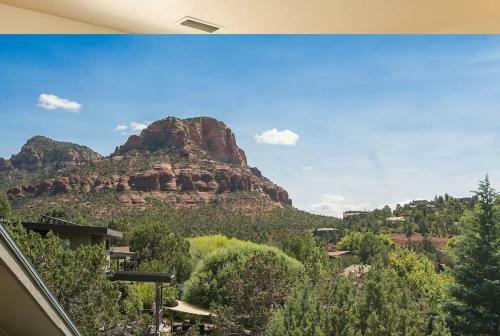Spacious & Beautiful With Double Decks In Chapel Area