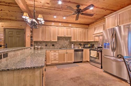 Spacious Family Home With Fire Pit On Norfork Lake!