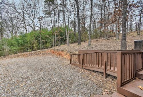 Luxury Hot Springs Cabin With Deck Near Lake Hamilton