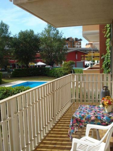 Beautiful Apartment For 5 People -terrace-pool-tv
