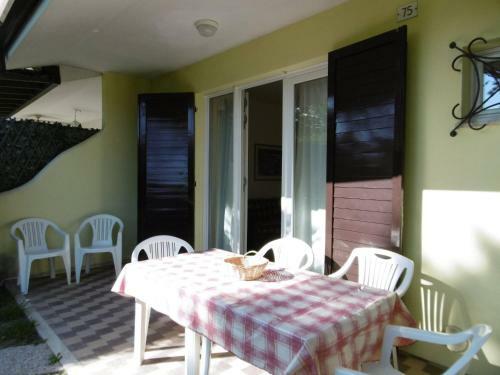 Villa In Excellent Location For 6 People With Swimming Pool
