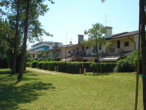 Villa In Excellent Location For 6 People With Swimming Pool